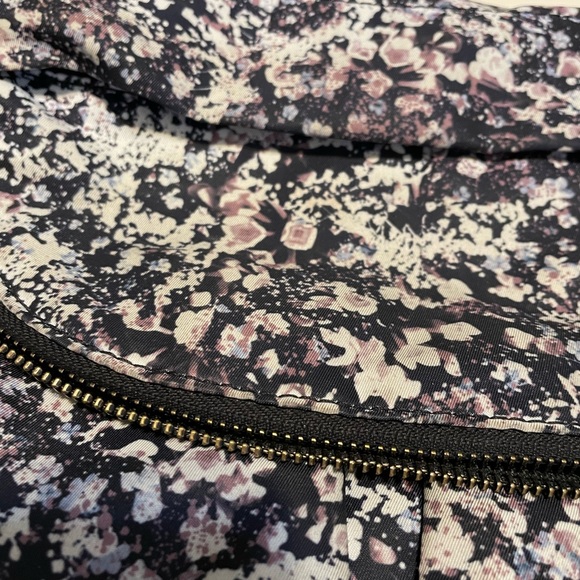 Lululemon Festival Bag - Picture 2 of 16